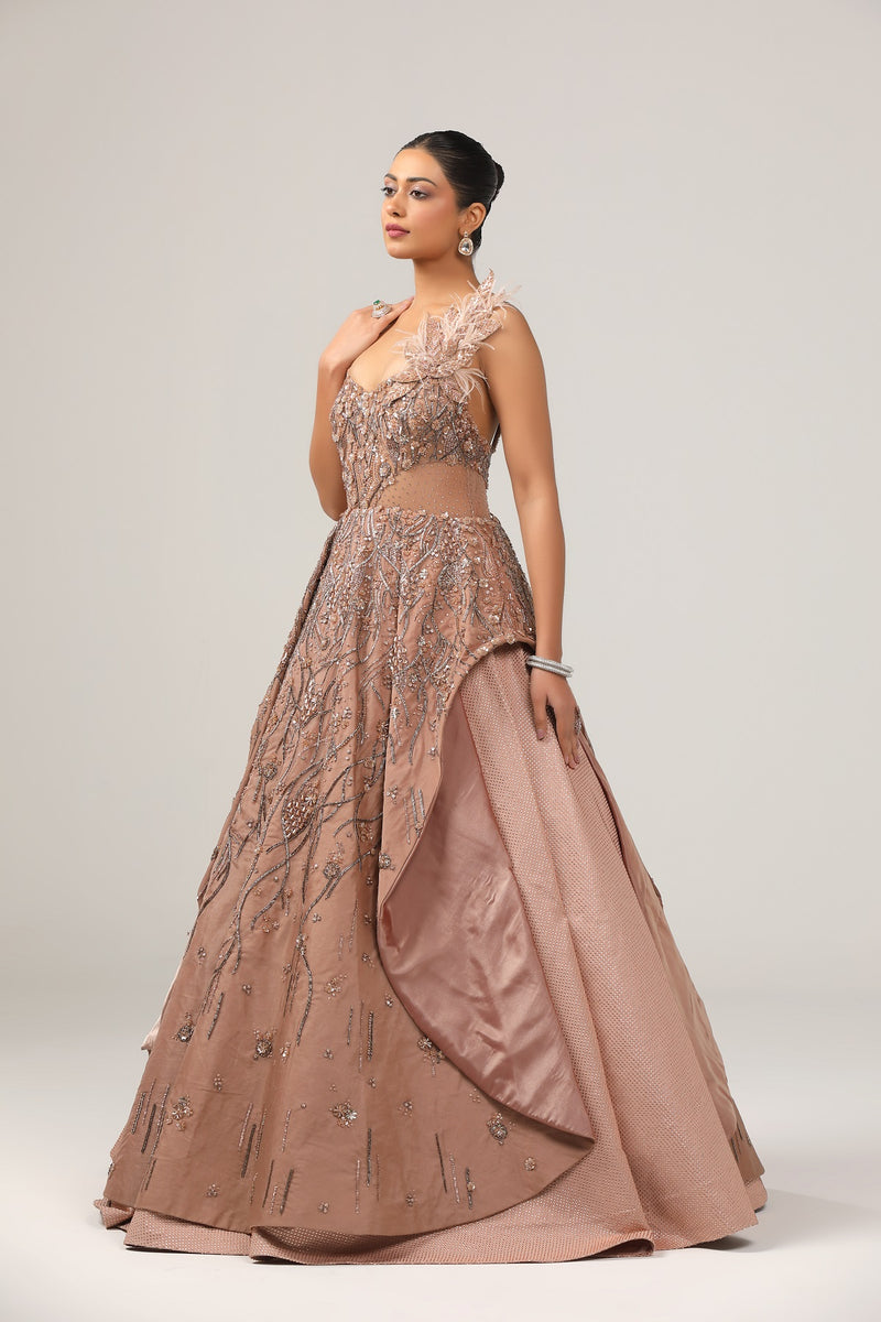 Silhouette gown embraced with 3-D leaves(SD-01)
